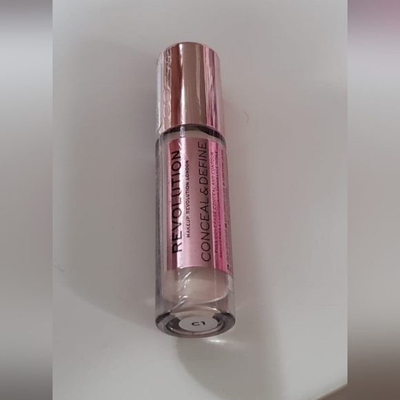 C1 Makeup Revolution Conceal And Define Concealer C1.🌴 - Picture 3 of 7